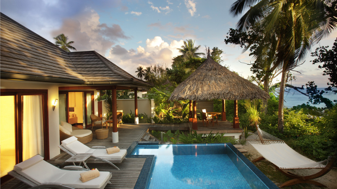 King Deluxe Beachfront Pool Villa